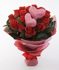 12 adet k�rm�z� g�l ve 2 adet kalp �ubuk Ankara 14 �ubat sevgililer g�n� �i�ek